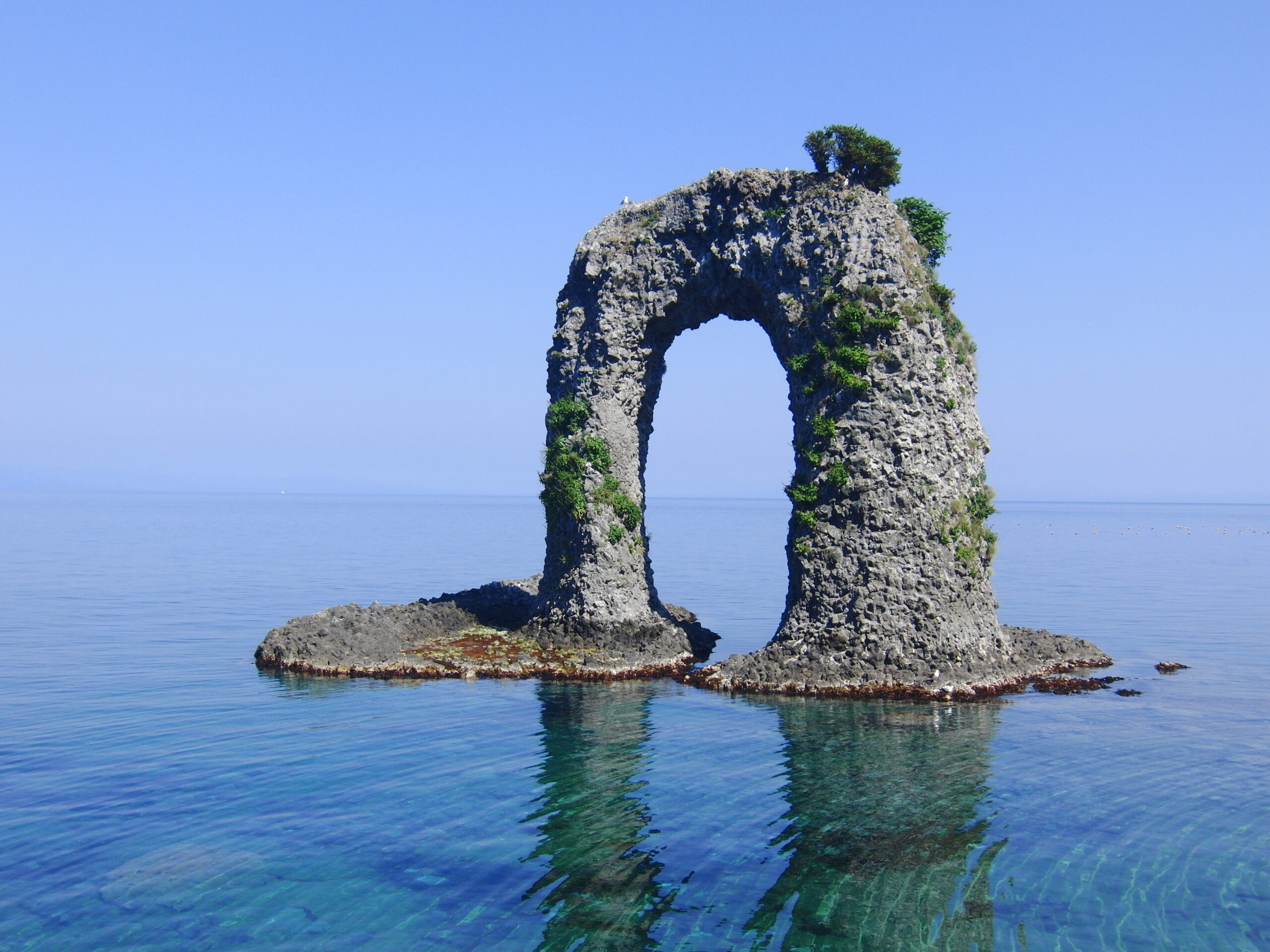 鍋釣岩